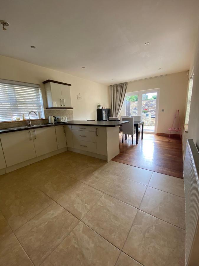 Town Villa With Charming Garden, Bbq Area & Sleeps 6 Cashel  Extérieur photo