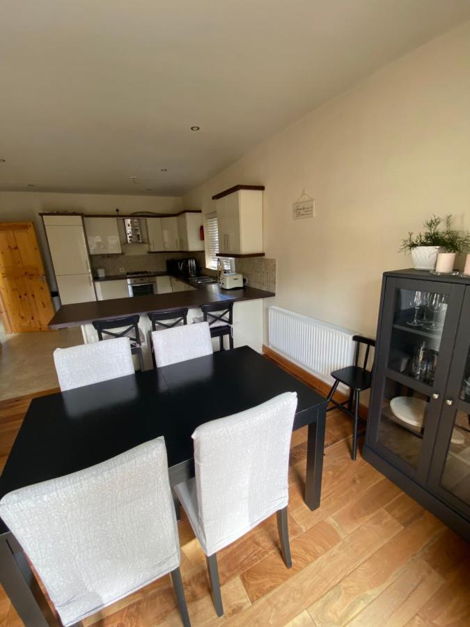 Town Villa With Charming Garden, Bbq Area & Sleeps 6 Cashel  Extérieur photo