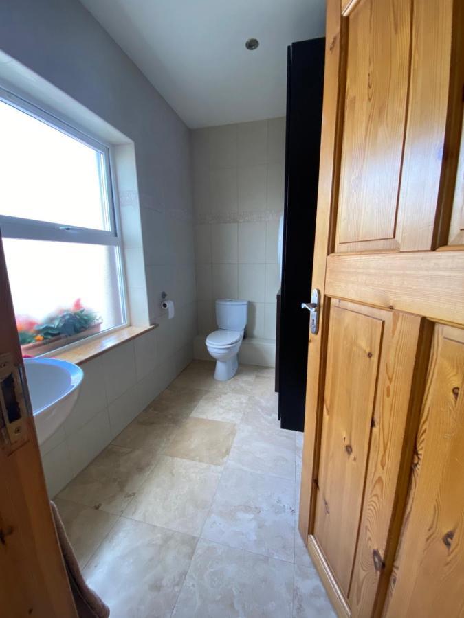 Town Villa With Charming Garden, Bbq Area & Sleeps 6 Cashel  Extérieur photo